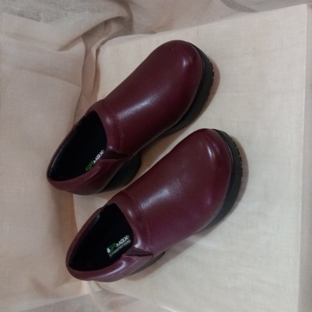 SR Max Slip Resistance Shoes, size 8